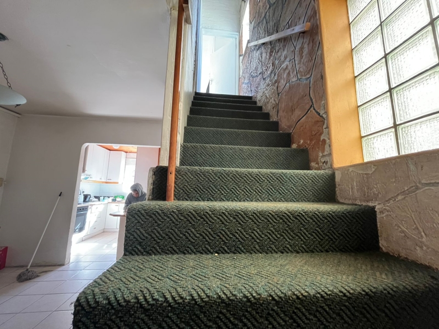 5 Bedroom Property for Sale in Grassy Park Western Cape